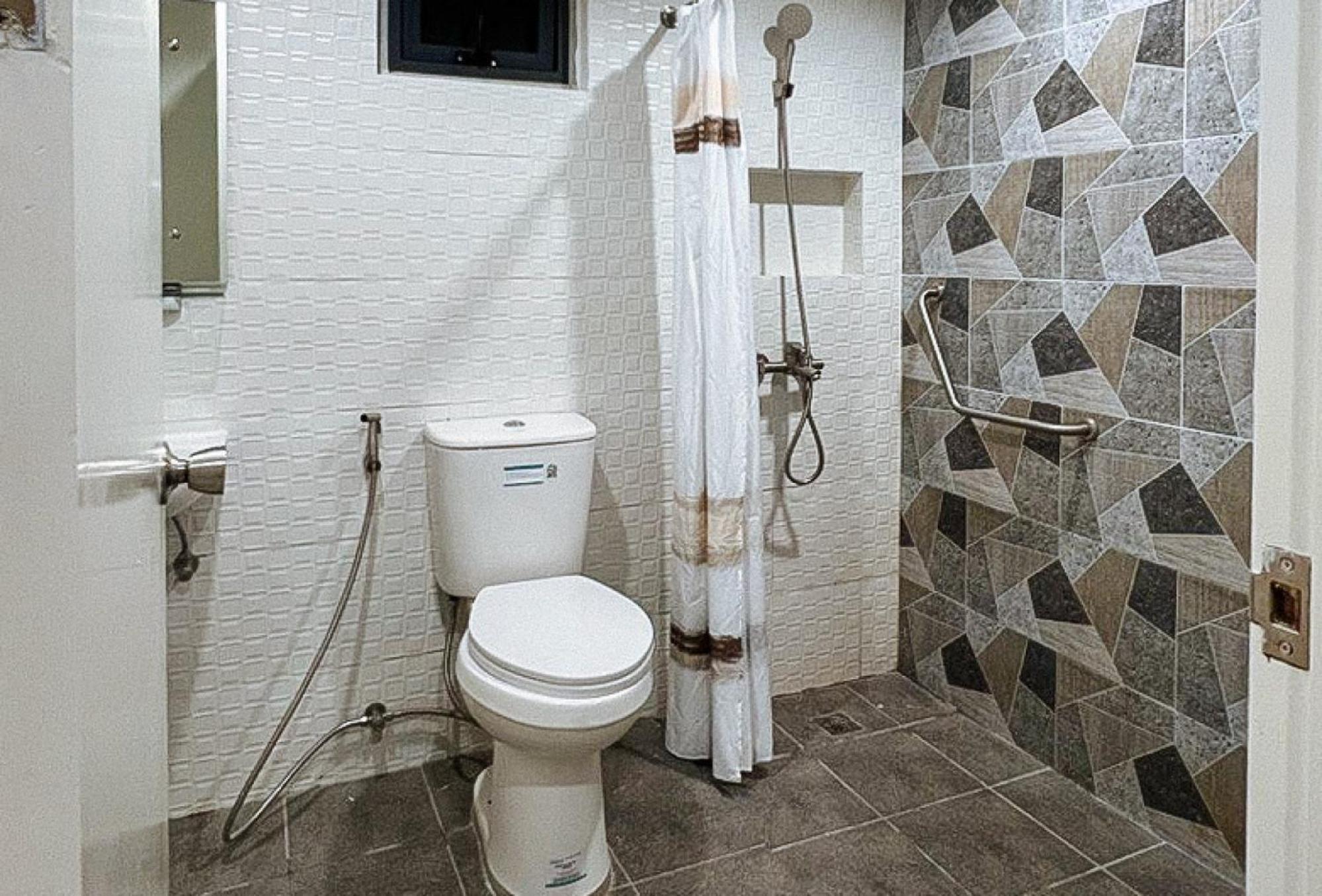 Lea Robert Hotel Angeles Pampanga By Reddoorz Kültér fotó